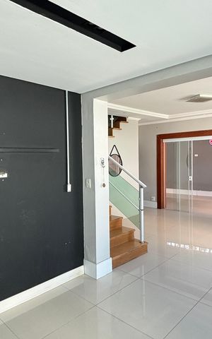 Casa à venda com 300m², 4 quartos e 5 vagasSala