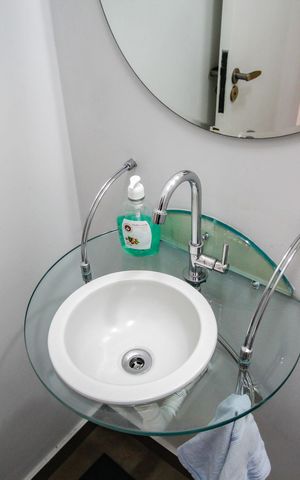 Casa à venda com 300m², 2 quartos e 2 vagas Casa à venda com 300m², 2 quartos e 2 vagasLavabo