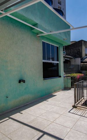 Casa à venda com 300m², 2 quartos e 2 vagas Casa à venda com 300m², 2 quartos e 2 vagasÁrea Externa