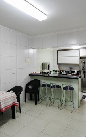 Casa à venda com 300m², 2 quartos e 2 vagas Casa à venda com 300m², 2 quartos e 2 vagasCopa