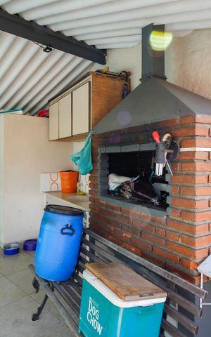 Casa à venda com 300m², 2 quartos e 2 vagas Casa à venda com 300m², 2 quartos e 2 vagasChurrasqueira