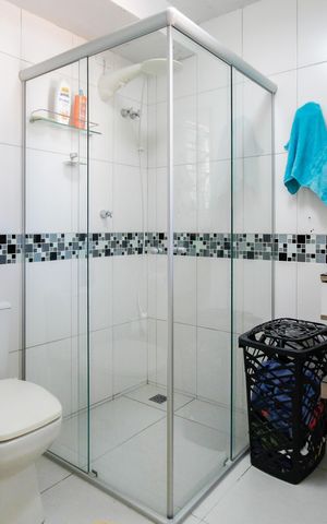 Casa à venda com 300m², 2 quartos e 2 vagas Casa à venda com 300m², 2 quartos e 2 vagasBanheiro da Suíte 1