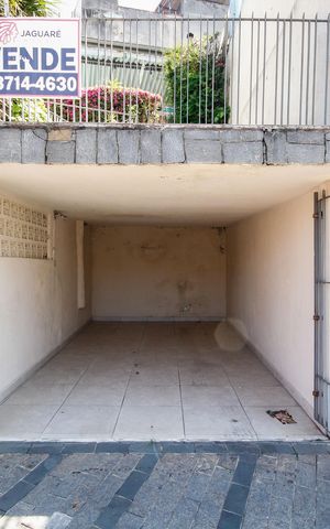 Casa à venda com 300m², 2 quartos e 2 vagas Casa à venda com 300m², 2 quartos e 2 vagasGaragem