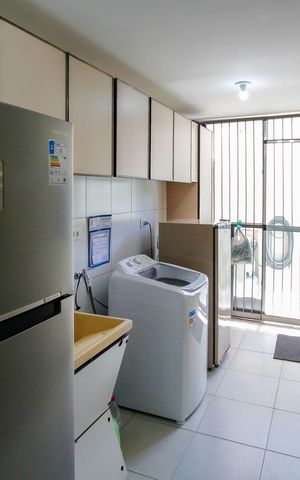 Casa à venda com 300m², 2 quartos e 2 vagas Casa à venda com 300m², 2 quartos e 2 vagasCozinha