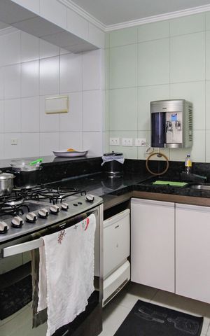 Casa à venda com 300m², 2 quartos e 2 vagas Casa à venda com 300m², 2 quartos e 2 vagasCozinha