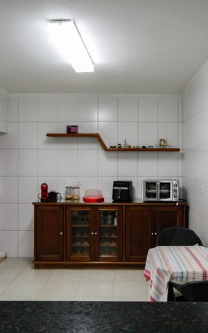 Casa à venda com 300m², 2 quartos e 2 vagas Casa à venda com 300m², 2 quartos e 2 vagasCopa