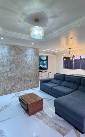 Casa de condomínio para alugar com 400m², 5 quartos e 2 vagas Casa de condomínio para alugar com 400m², 5 quartos e 2 vagasSala