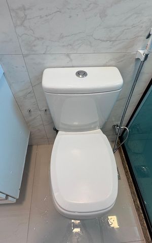 Casa de condomínio para alugar com 400m², 5 quartos e 2 vagas Casa de condomínio para alugar com 400m², 5 quartos e 2 vagasBanheiro da Suíte 3
