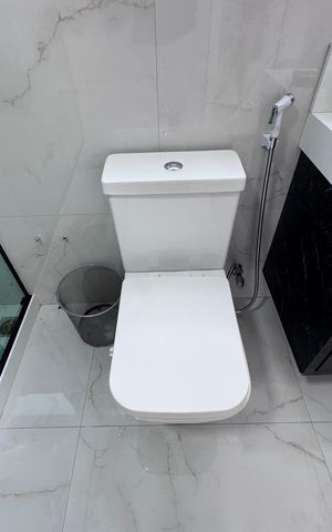 Casa de condomínio para alugar com 400m², 5 quartos e 2 vagas Casa de condomínio para alugar com 400m², 5 quartos e 2 vagasBanheiro da Suíte 1
