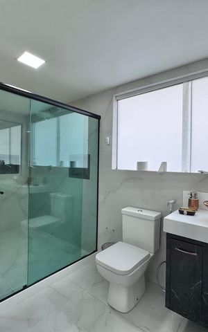 Casa de condomínio para alugar com 400m², 5 quartos e 2 vagas Casa de condomínio para alugar com 400m², 5 quartos e 2 vagasBanheiro da Suíte 1