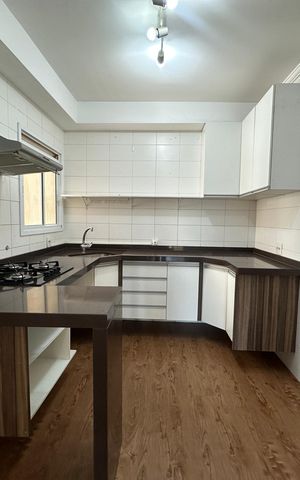 Apartamento à venda com 105m², 3 quartos e 2 vagas Apartamento à venda com 105m², 3 quartos e 2 vagasCozinha