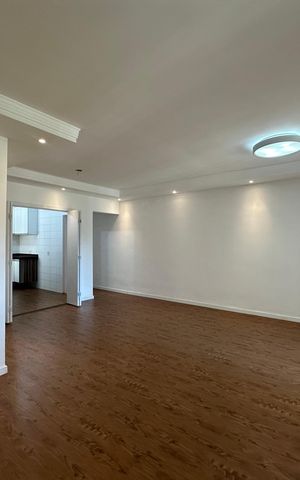 Apartamento à venda com 105m², 3 quartos e 2 vagas Apartamento à venda com 105m², 3 quartos e 2 vagasSala