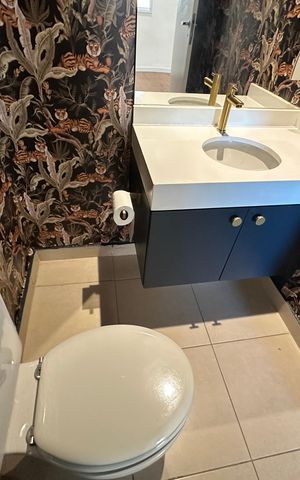 Apartamento à venda com 105m², 3 quartos e 2 vagas Apartamento à venda com 105m², 3 quartos e 2 vagasLavabo
