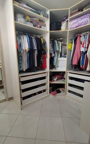 Casa de condomínio à venda com 172m², 3 quartos e 2 vagas Casa de condomínio à venda com 172m², 3 quartos e 2 vagasCloset da suíte