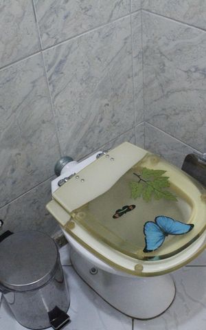 Casa de condomínio à venda com 172m², 3 quartos e 2 vagasLavabo