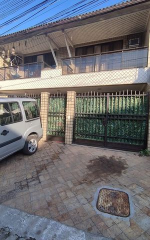 Casa de condomínio à venda com 172m², 3 quartos e 2 vagas Casa de condomínio à venda com 172m², 3 quartos e 2 vagasFachada