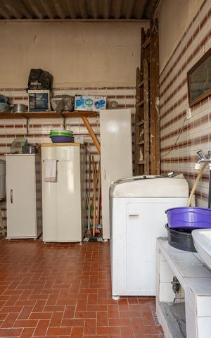 Casa à venda com 267m², 5 quartos e 1 vaga Casa à venda com 267m², 5 quartos e 1 vagaÁrea de Serviço