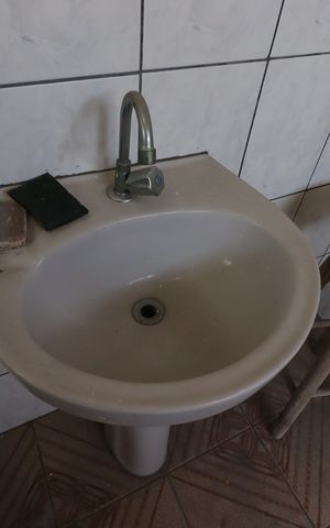 Casa à venda com 220m², 2 quartos e 4 vagasBanheiro da Área Gourmet - Pia