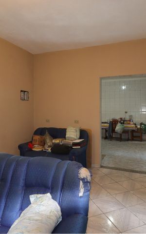 Casa à venda com 220m², 2 quartos e 4 vagasSala