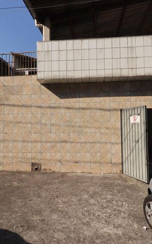 Casa à venda com 220m², 2 quartos e 4 vagasFachada