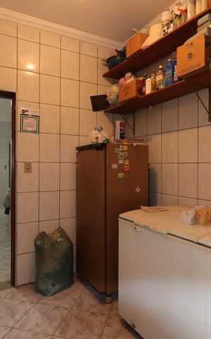 Casa à venda com 220m², 2 quartos e 4 vagasDespensa
