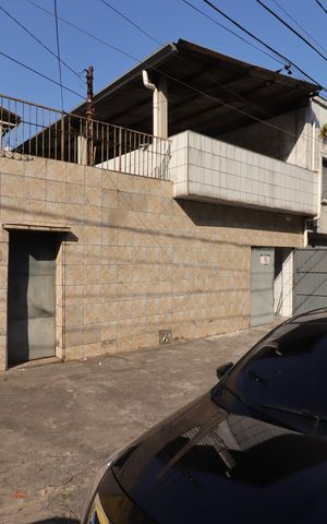 Casa à venda com 220m², 2 quartos e 4 vagasFachada