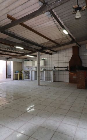 Casa à venda com 220m², 2 quartos e 4 vagasÁrea Gourmet