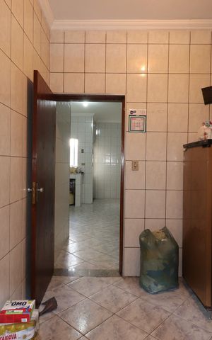 Casa à venda com 220m², 2 quartos e 4 vagasDespensa