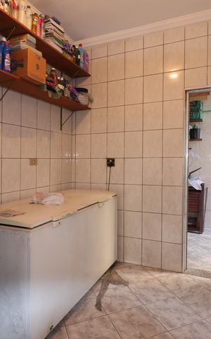 Casa à venda com 220m², 2 quartos e 4 vagasDespensa