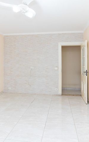 Casa à venda com 250m², 3 quartos e 3 vagas Casa à venda com 250m², 3 quartos e 3 vagasSala