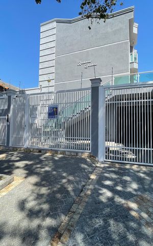 Casa de condomínio para alugar com 93m², 2 quartos e 1 vaga Casa de condomínio para alugar com 93m², 2 quartos e 1 vagaFachada + Placa