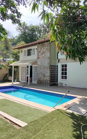 Casa à venda com 500m², 3 quartos e 4 vagas Casa à venda com 500m², 3 quartos e 4 vagasÁrea Externa