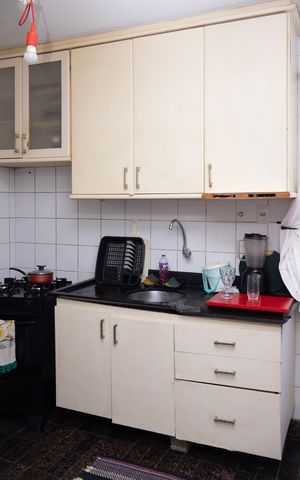 Casa de condomínio para alugar com 150m², 3 quartos e 2 vagas Casa de condomínio para alugar com 150m², 3 quartos e 2 vagasCozinha - Armários