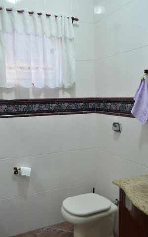 Casa à venda com 390m², 4 quartos e 6 vagasBanheiro Social