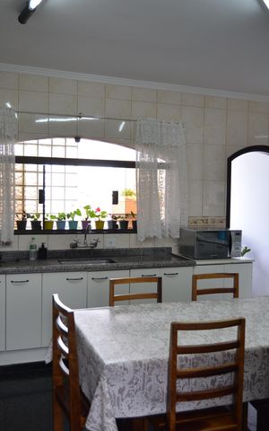 Casa à venda com 390m², 4 quartos e 6 vagasCozinha