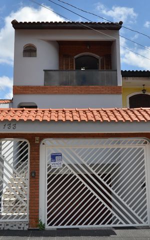 Casa à venda com 390m², 4 quartos e 6 vagasFachada