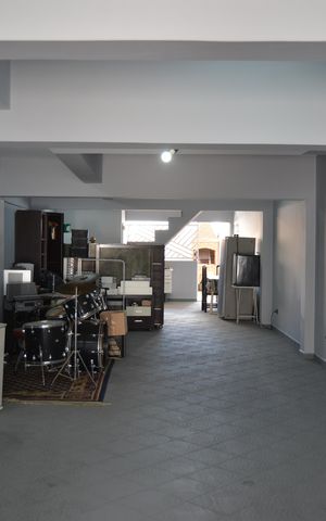 Casa à venda com 390m², 4 quartos e 6 vagasGaragem