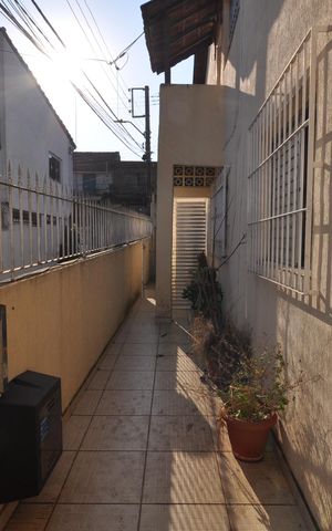 Casa à venda com 109m², 4 quartos e 3 vagasCorredor lateral
