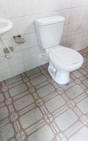 Casa para alugar com 150m², 2 quartos e 1 vaga Casa para alugar com 150m², 2 quartos e 1 vagaBanheiro de Serviço