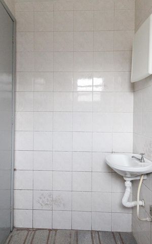 Casa para alugar com 150m², 2 quartos e 1 vaga Casa para alugar com 150m², 2 quartos e 1 vagaBanheiro de Serviço