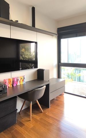 Casa de condomínio à venda com 300m², 3 quartos e 6 vagas Casa de condomínio à venda com 300m², 3 quartos e 6 vagasSala