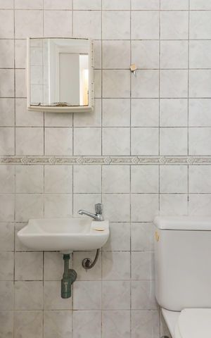 Casa de condomínio à venda com 283m², 3 quartos e 4 vagas Casa de condomínio à venda com 283m², 3 quartos e 4 vagasBanheiro de Serviço