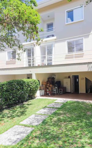 Casa de condomínio à venda com 283m², 3 quartos e 4 vagas Casa de condomínio à venda com 283m², 3 quartos e 4 vagasFrente Casa