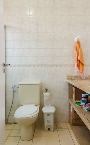 Casa de condomínio à venda com 283m², 3 quartos e 4 vagas Casa de condomínio à venda com 283m², 3 quartos e 4 vagasQuarto 2 - Suite