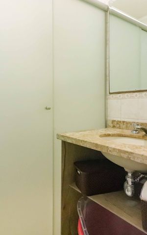 Casa de condomínio à venda com 283m², 3 quartos e 4 vagas Casa de condomínio à venda com 283m², 3 quartos e 4 vagasBanheiro Social
