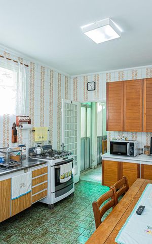 Casa à venda com 135m², 2 quartos e 2 vagas Casa à venda com 135m², 2 quartos e 2 vagasCozinha