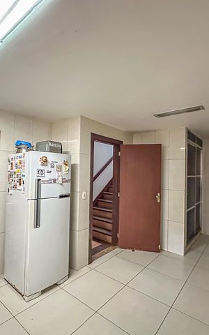 Casa à venda com 450m², 4 quartos e 4 vagas Casa à venda com 450m², 4 quartos e 4 vagasCozinha