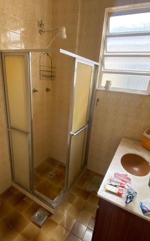 Casa à venda com 85m², 2 quartos e 1 vaga Casa à venda com 85m², 2 quartos e 1 vagaBanheiro