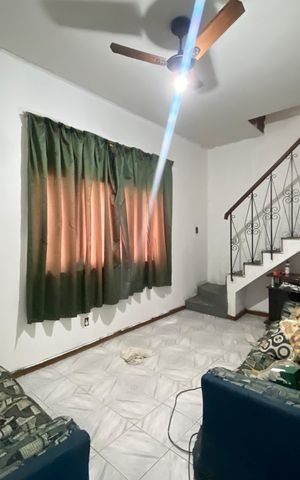 Casa à venda com 85m², 2 quartos e 1 vaga Casa à venda com 85m², 2 quartos e 1 vagaSala