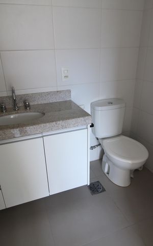 Apartamento à venda com 80m², 2 quartos e 1 vagaBanheiro da sU